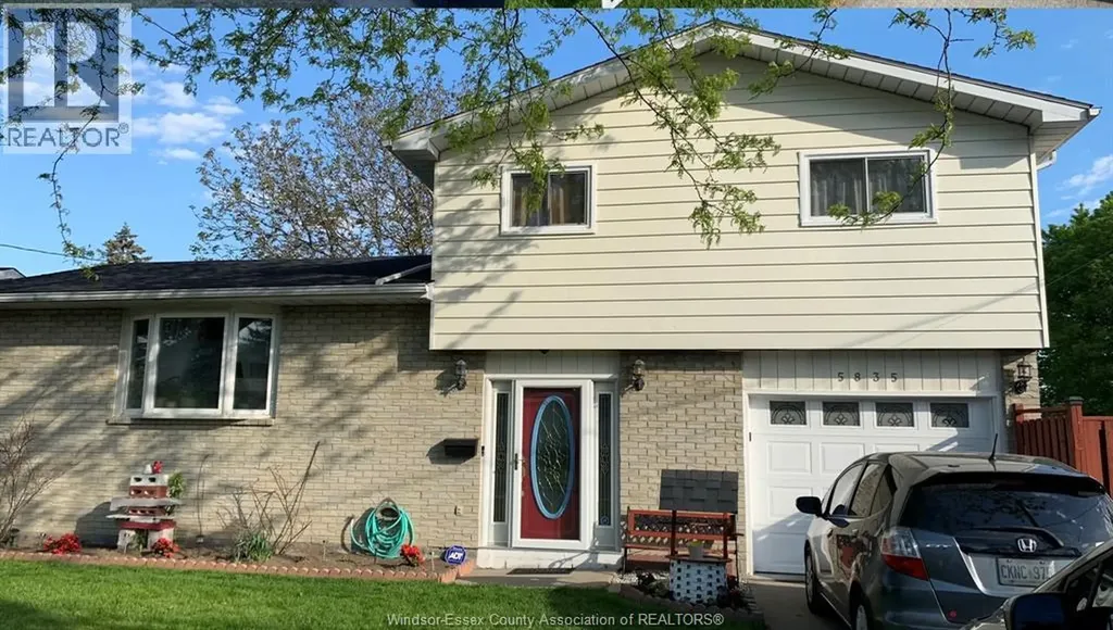 5835 Rose Street Windsor ON N8T 3E6