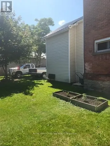 89 Sydenham Street East Aylmer ON N5H 1L4