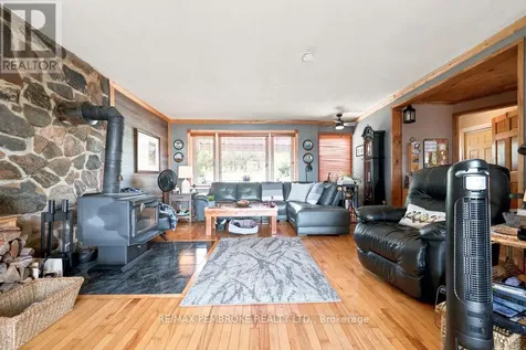 1213 Burns Drive Laurentian Valley ON K8A 7M9
