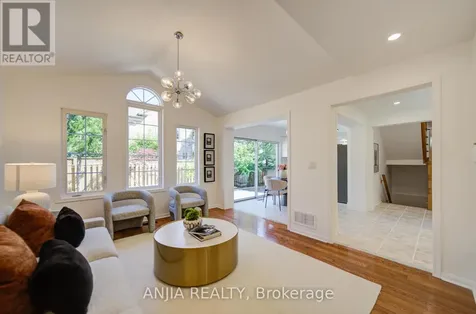 136 Winston Castle Drive Markham ON L6C 2N4