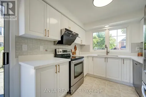 136 Winston Castle Drive Markham ON L6C 2N4