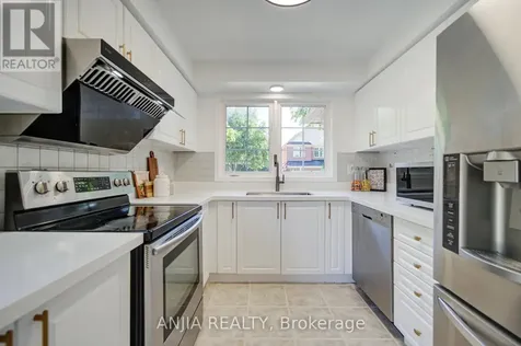 136 Winston Castle Drive Markham ON L6C 2N4