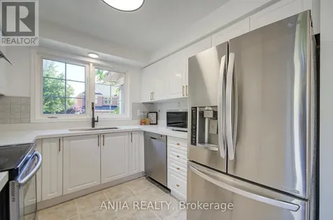 136 Winston Castle Drive Markham ON L6C 2N4