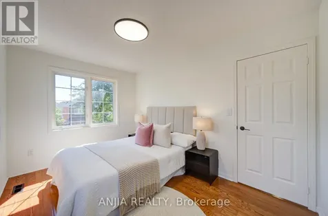 136 Winston Castle Drive Markham ON L6C 2N4
