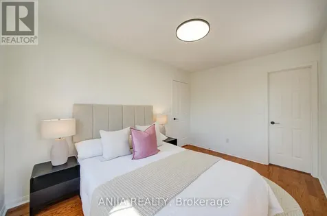 136 Winston Castle Drive Markham ON L6C 2N4