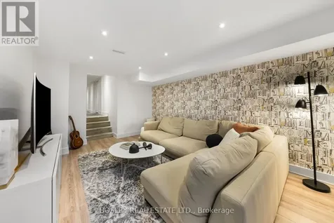 16 Dorothy Street Toronto (south Riverdale) ON M4L 0A3