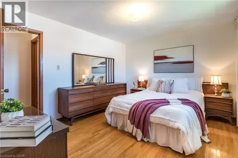 102 Markson Crescent Hamilton ON L8T 4W4