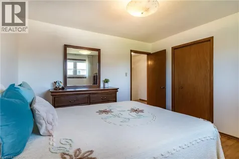 102 Markson Crescent Hamilton ON L8T 4W4