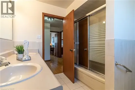 102 Markson Crescent Hamilton ON L8T 4W4