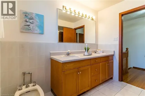 102 Markson Crescent Hamilton ON L8T 4W4