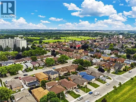 102 Markson Crescent Hamilton ON L8T 4W4
