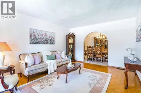 102 Markson Crescent Hamilton ON L8T 4W4