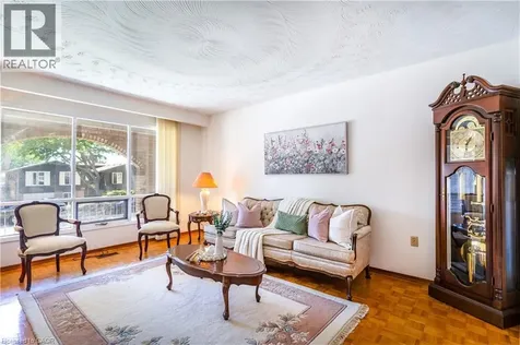 102 Markson Crescent Hamilton ON L8T 4W4
