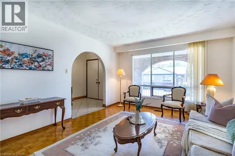 102 Markson Crescent Hamilton ON L8T 4W4