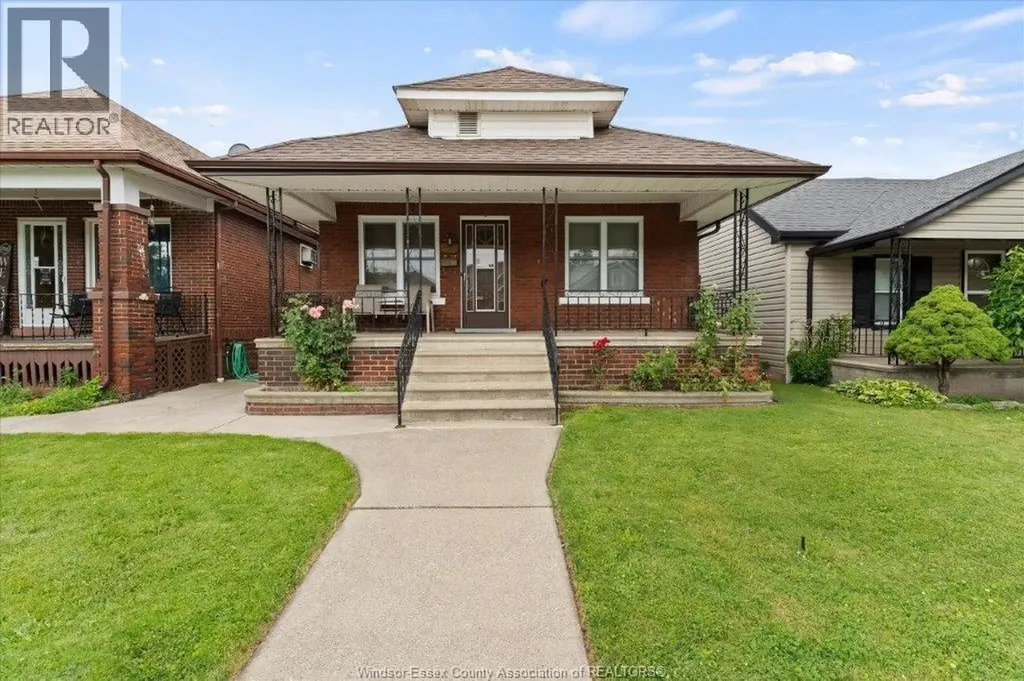 1663 Elsmere Windsor ON N8X 4H5