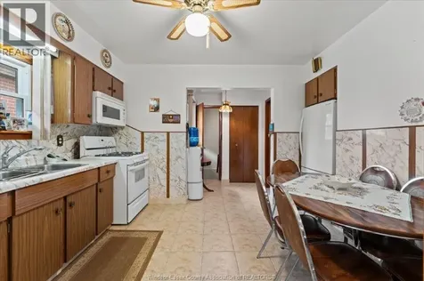 1663 Elsmere Windsor ON N8X 4H5