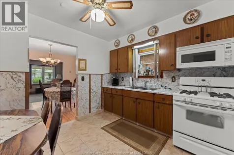 1663 Elsmere Windsor ON N8X 4H5