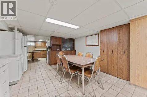 1663 Elsmere Windsor ON N8X 4H5