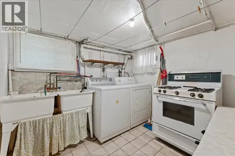 1663 Elsmere Windsor ON N8X 4H5