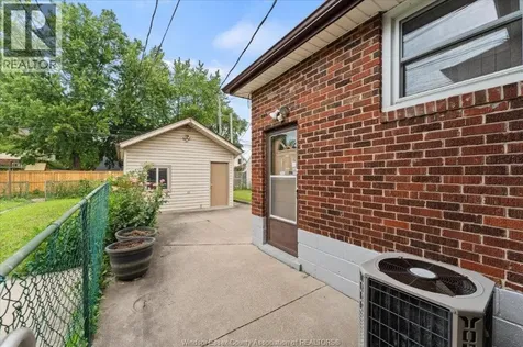 1663 Elsmere Windsor ON N8X 4H5