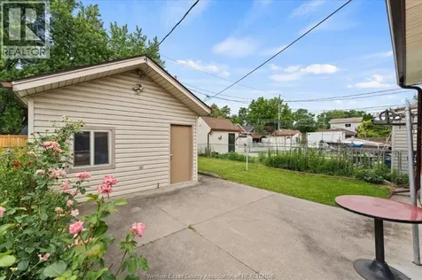 1663 Elsmere Windsor ON N8X 4H5