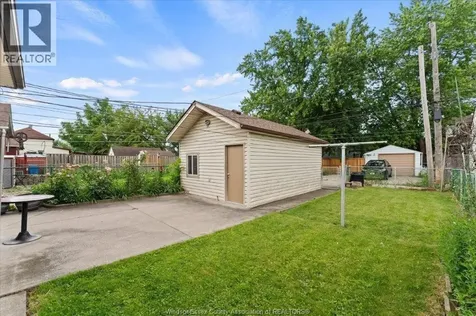 1663 Elsmere Windsor ON N8X 4H5
