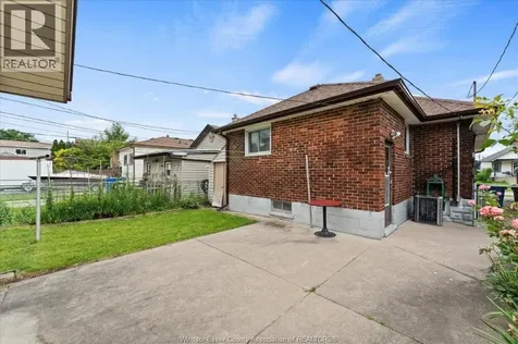 1663 Elsmere Windsor ON N8X 4H5