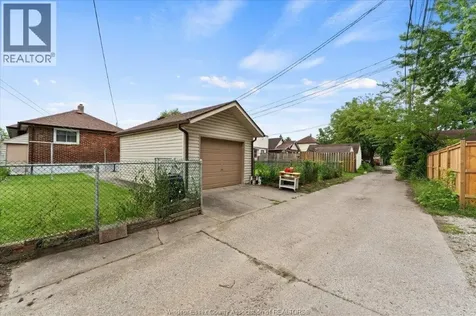 1663 Elsmere Windsor ON N8X 4H5