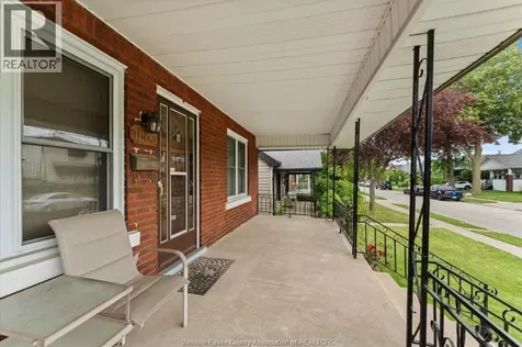 1663 Elsmere Windsor ON N8X 4H5