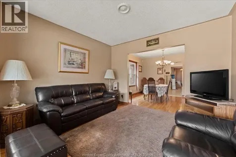 1663 Elsmere Windsor ON N8X 4H5