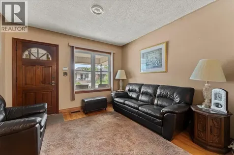1663 Elsmere Windsor ON N8X 4H5