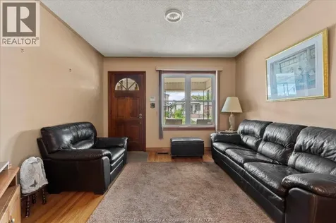 1663 Elsmere Windsor ON N8X 4H5