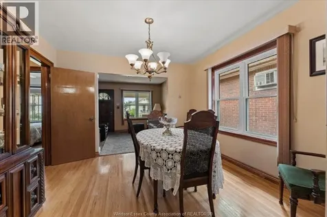 1663 Elsmere Windsor ON N8X 4H5