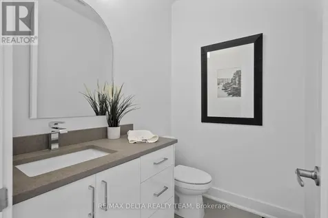 43 St Claire Avenue Ottawa ON K2G 2A1