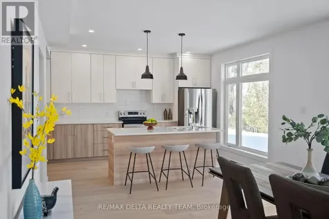 43 St Claire Avenue Ottawa ON K2G 2A1