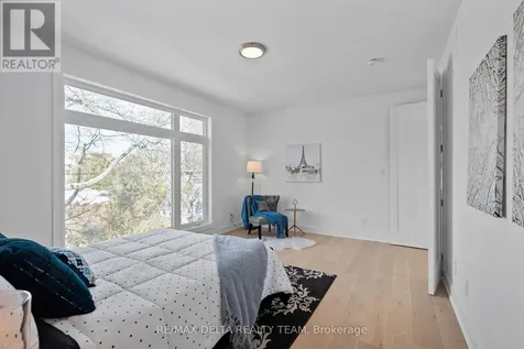 43 St Claire Avenue Ottawa ON K2G 2A1