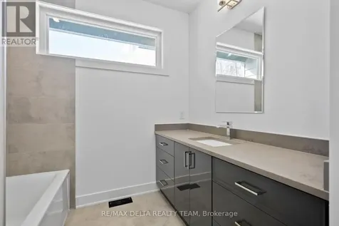 43 St Claire Avenue Ottawa ON K2G 2A1