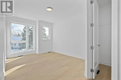 43 St Claire Avenue Ottawa ON K2G 2A1