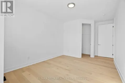 43 St Claire Avenue Ottawa ON K2G 2A1