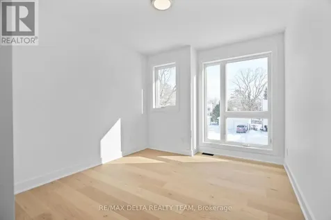 43 St Claire Avenue Ottawa ON K2G 2A1