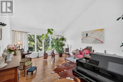 6879 Edgar Brault Street Ottawa ON K1C 1L6