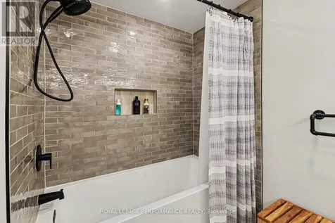 1444 Charlebois Avenue Ottawa ON K1E 3W5