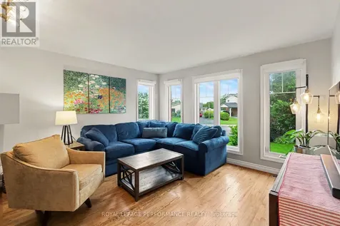 1444 Charlebois Avenue Ottawa ON K1E 3W5