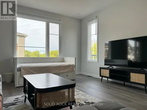 501 Woodlily Private Ottawa ON K2T 0R8