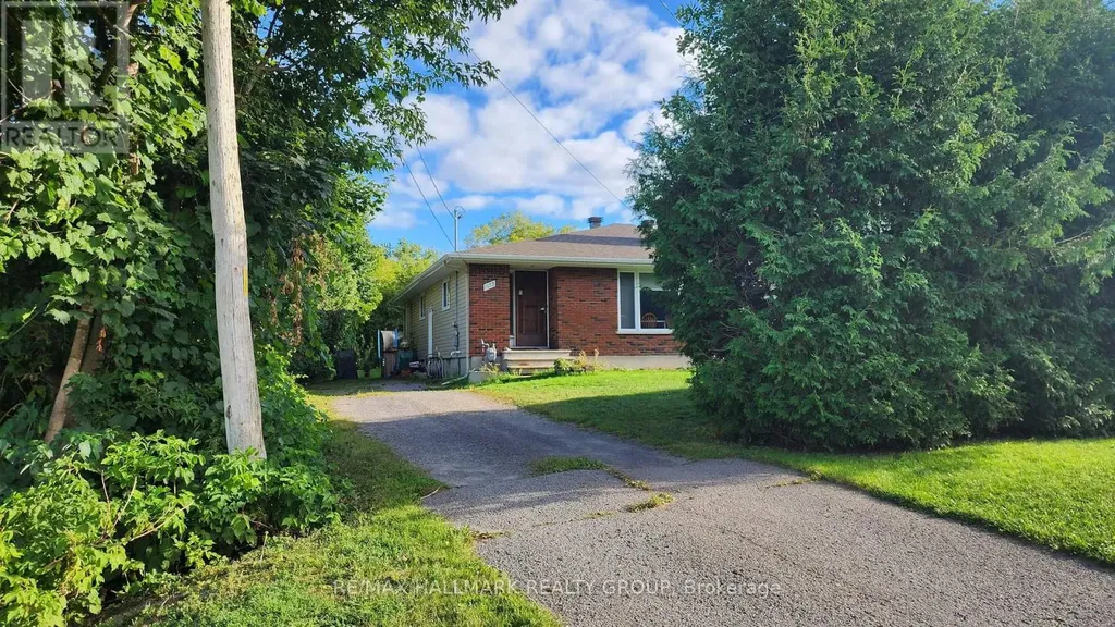 1570-1572 Goth Avenue Ottawa ON K1T 1E4