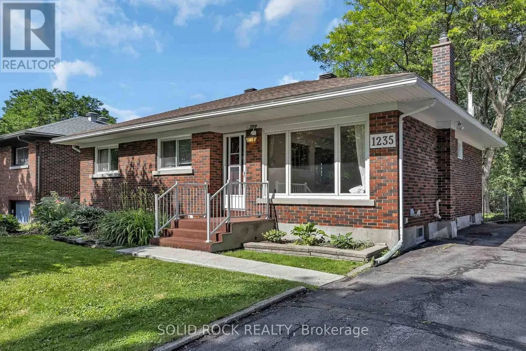 1235 Major Street Ottawa ON K2C 2S3