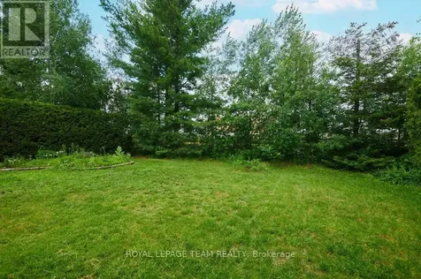 332 Liard Street Ottawa ON K2S 1J8