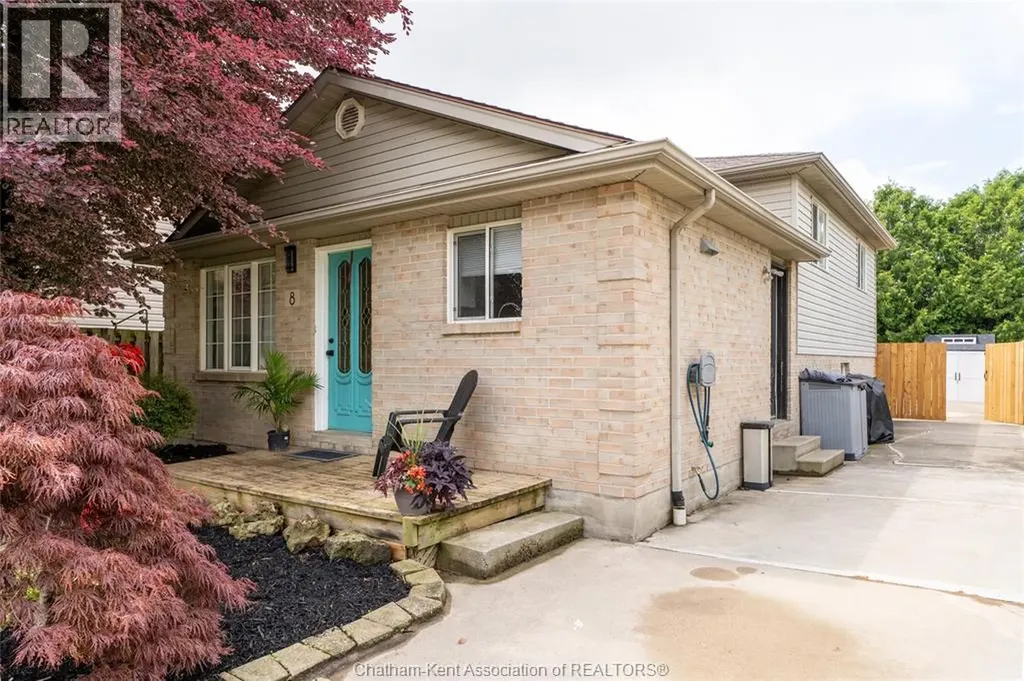 8 Hampton Court Chatham ON N7M 6K9