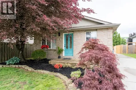 8 Hampton Court Chatham ON N7M 6K9