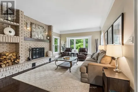 1 Stonebury Place Hamilton ON L8B 0Z1